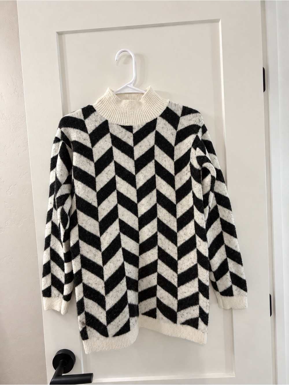 Ann Taylor Black & Cream Chevron Sweater